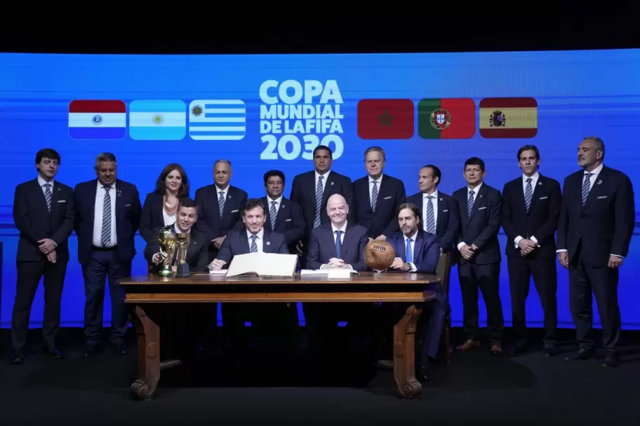 El plantn: falta Milei. En la presentacin del Mundial 2030 estuvieron los presidentes de Paraguay y de Uruguay